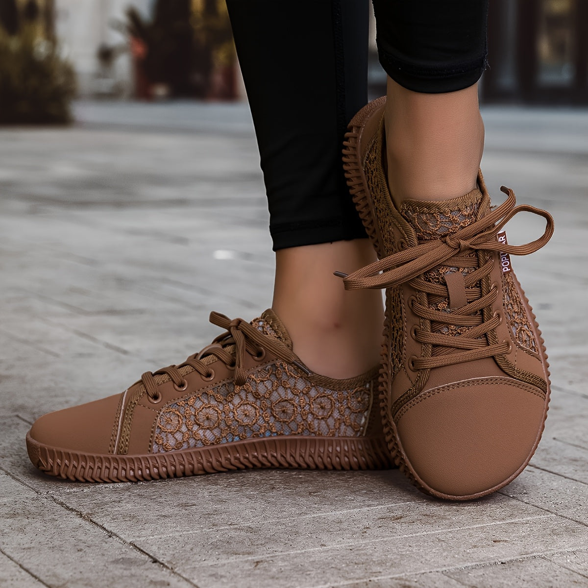 Ayollar uchun tarmoq yengil kundalik sport poyabzali keng modeldagi sneakers