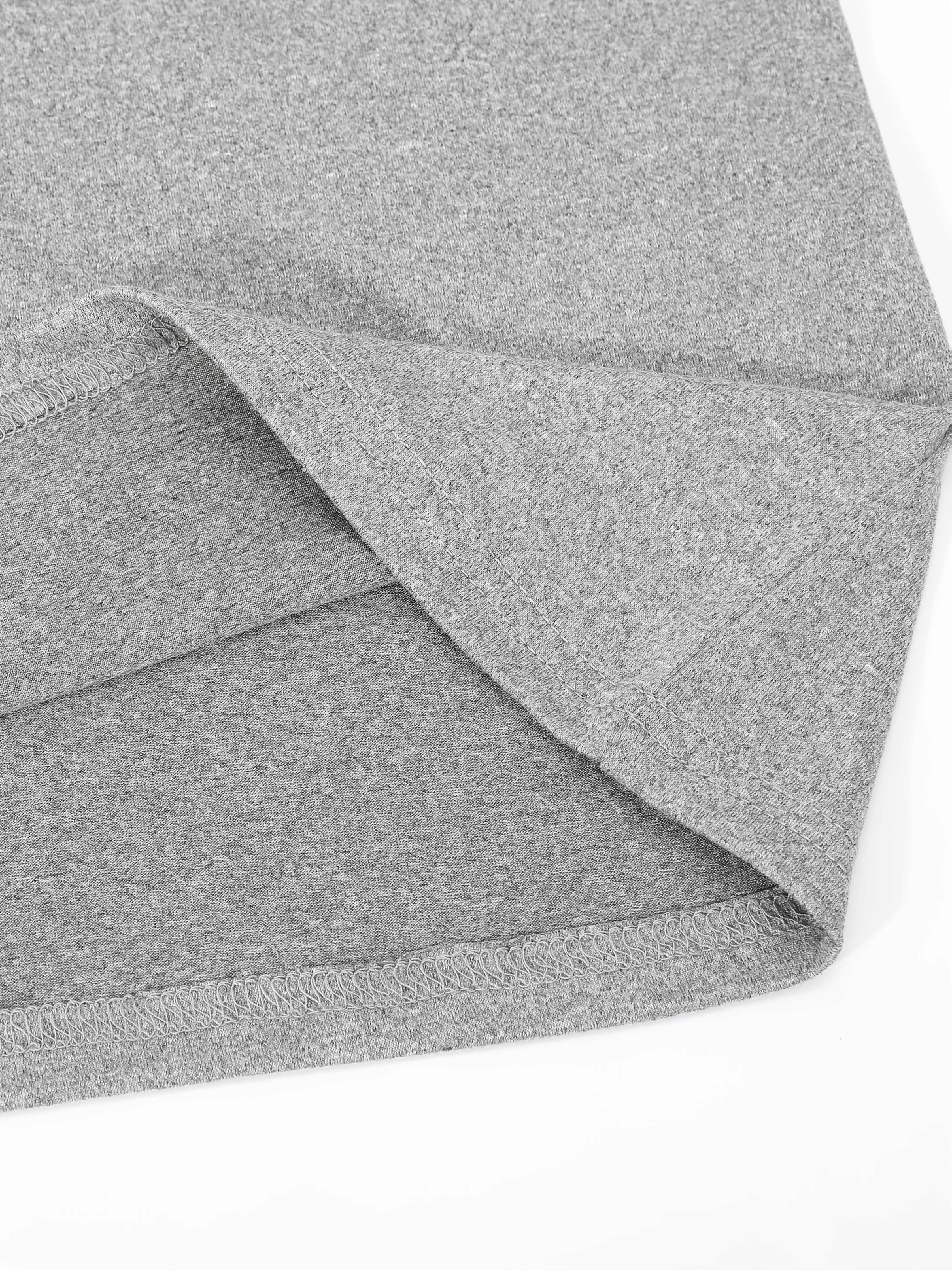 O'g'il bolalar uchun oq V-yuqori futbolka.