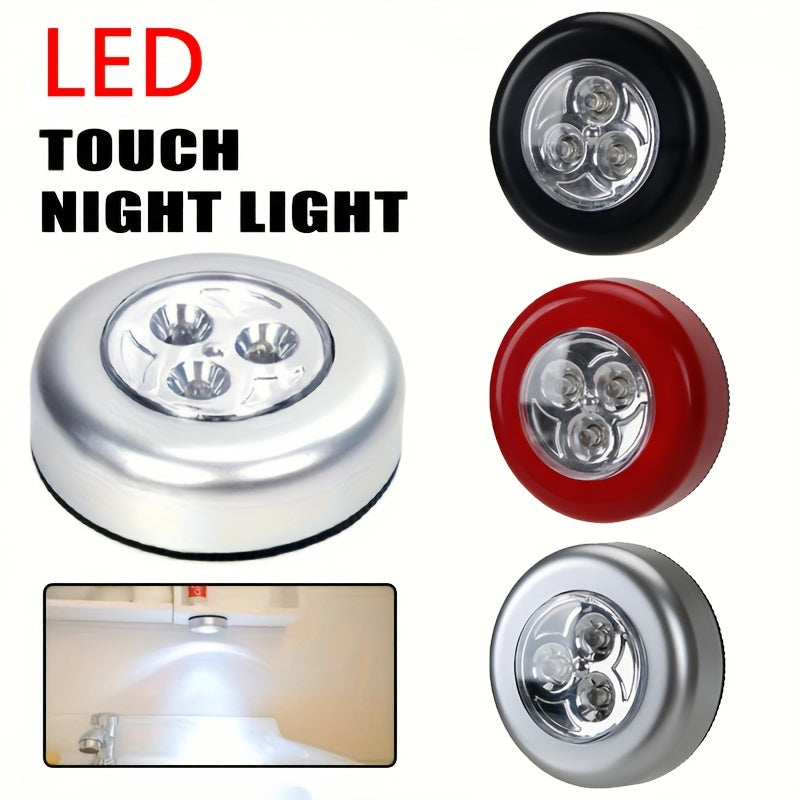 Ichki LED favqulodda chiroq, dekorativ shift uchun magnit yutish bilan. 3 ta AAA batareyasi (kiritilmagan) bilan quvvatlanadi. Yotoqxonalarda, yotoq xonalarida yoki o'qish uchun mini tungi chiroq sifatida mukammal.