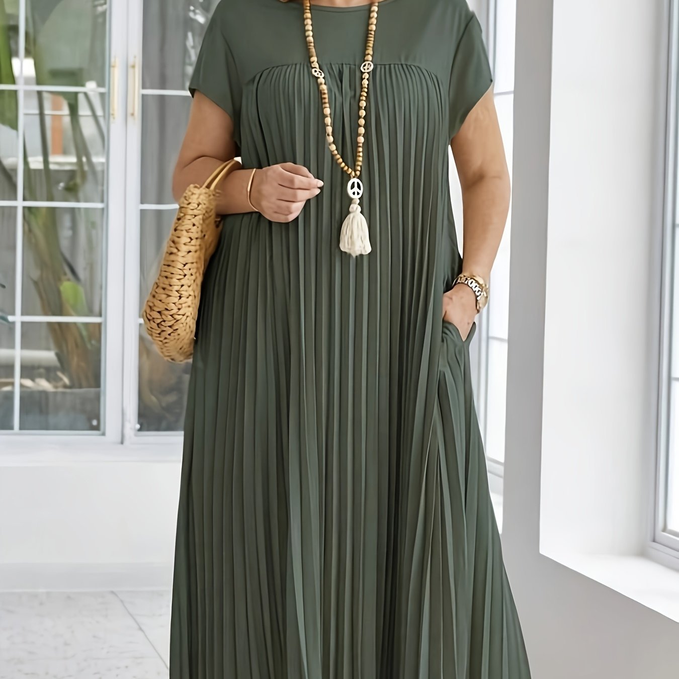 Women's Black Pleated Midi Dress with Short Sleeves and Round Neck