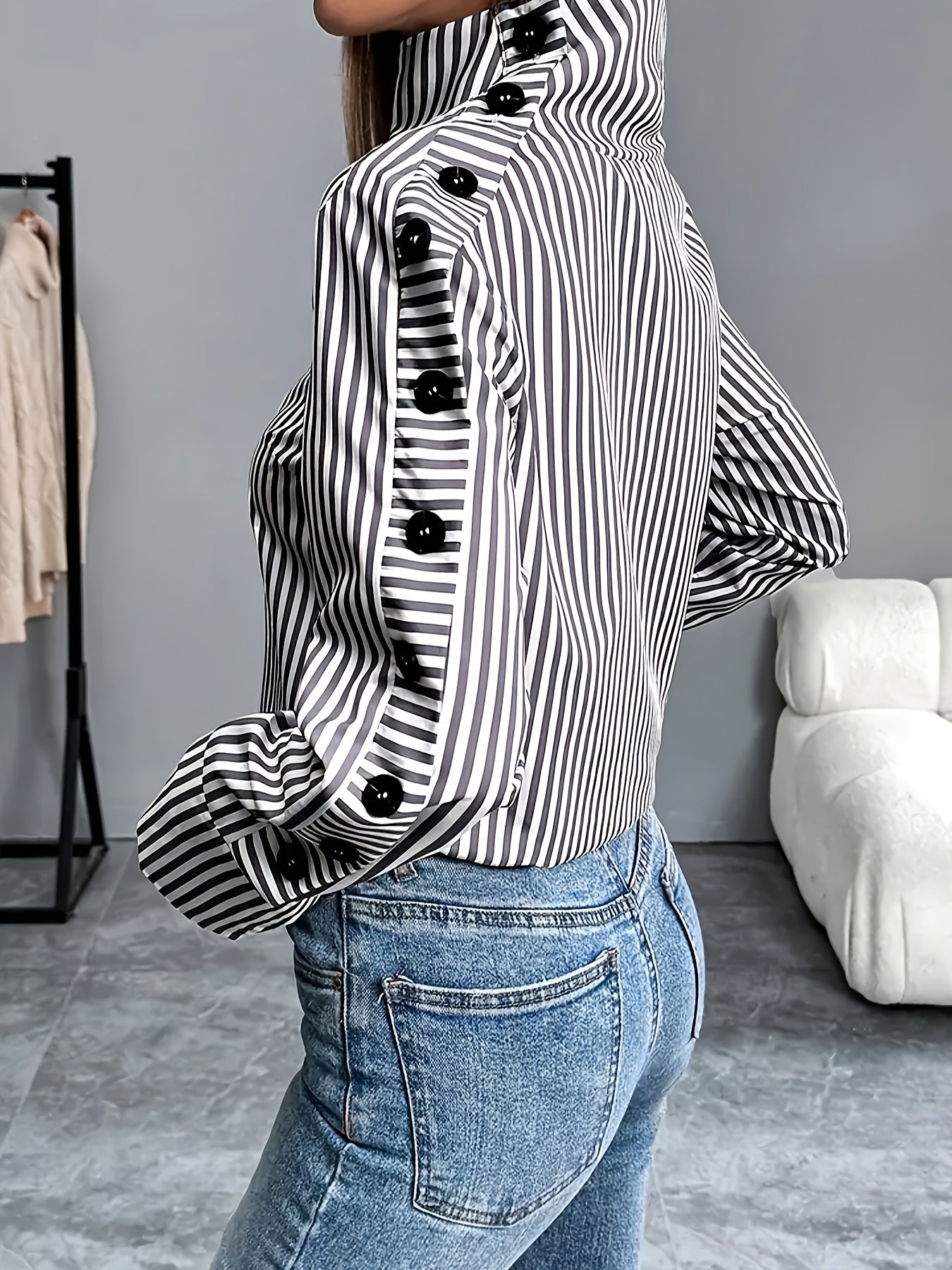 Plus o'lchamli ayollar uchun uzun qolli chiziqli kofta qora tugma oldi ko'rinmaydigan