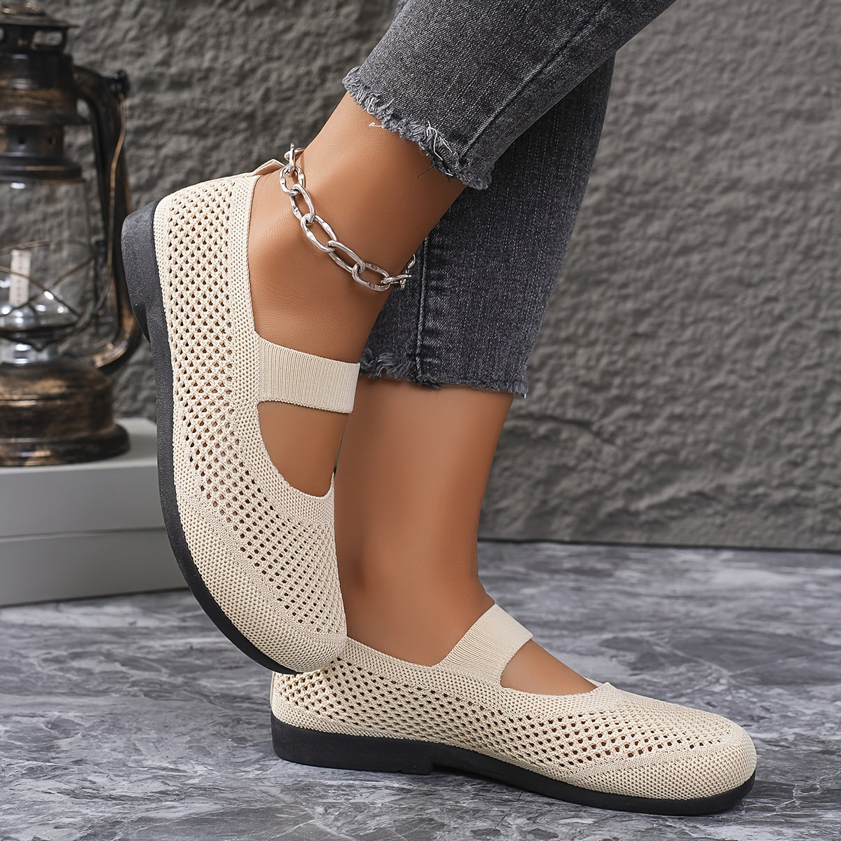 Ayollar uchun nafas oluvchi slip-on poyabzal yengil bej kundalik krossovkalar qulay