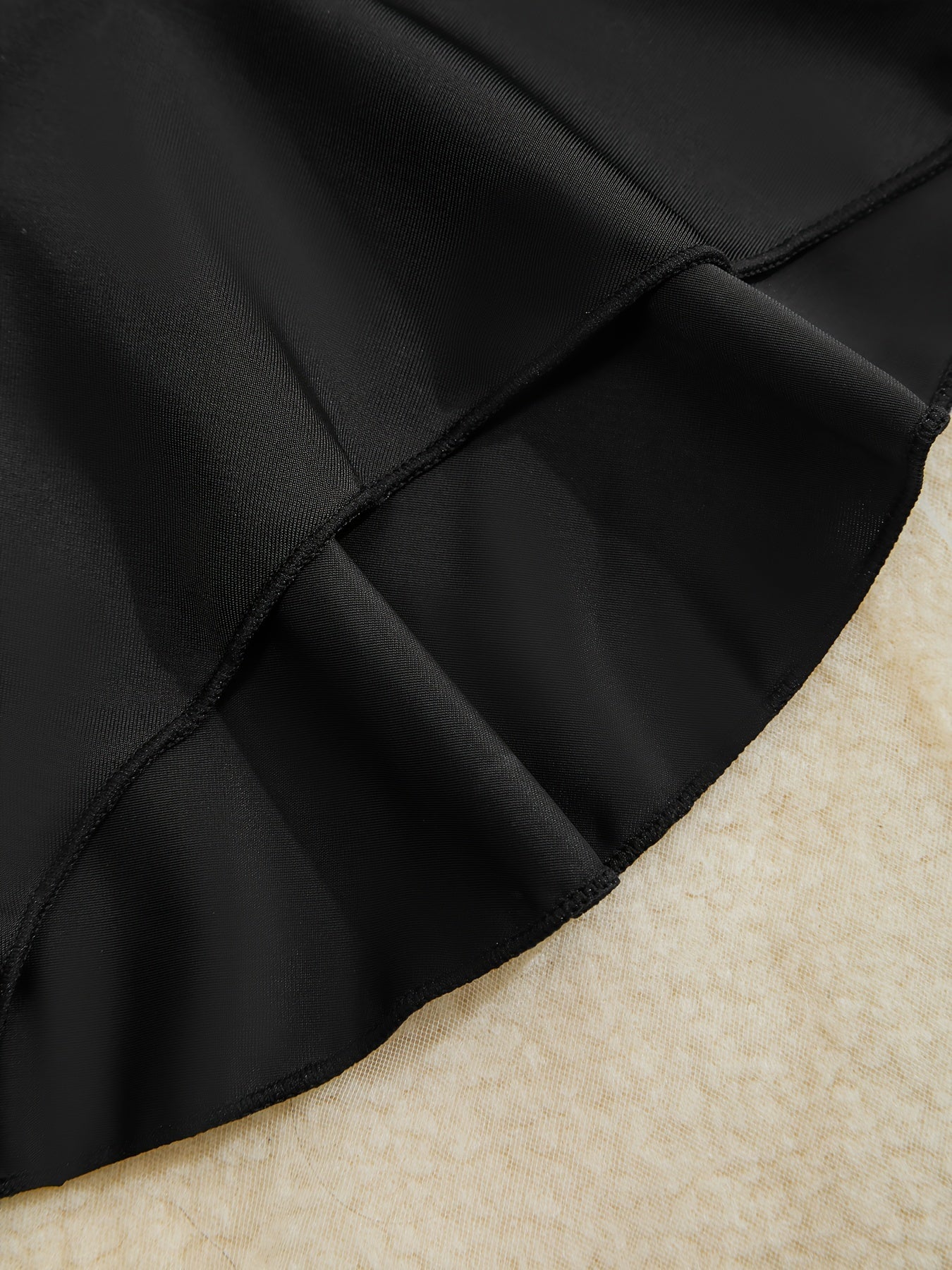 Новые европейские и американские пляжные шорты с сексуальным изогнутым задом и дизайном с краем в виде листа.