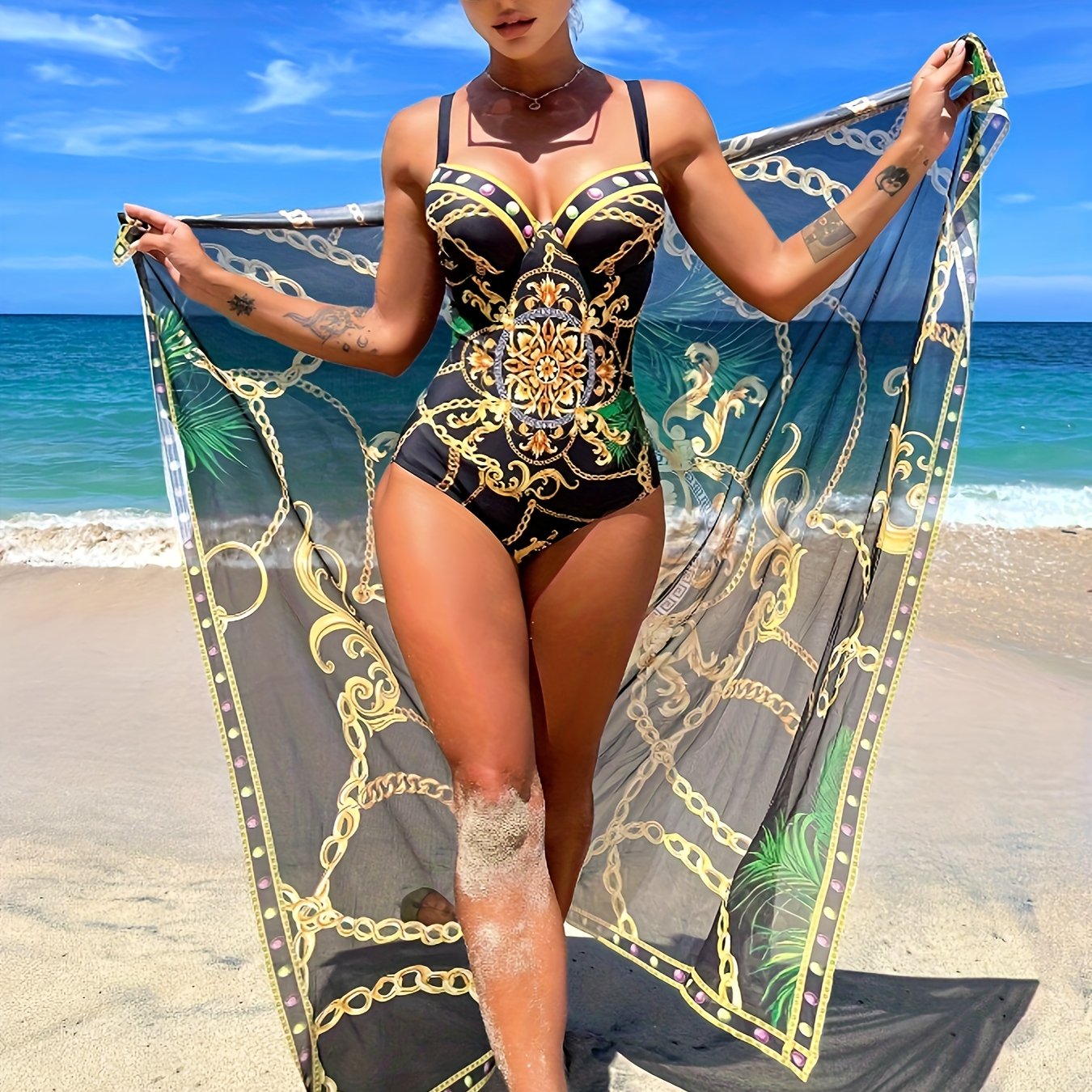 Элегантные купальники из 2 предметов с цепочным принтом и V-образным вырезом, включает в себя купальник с пуш-апом и тонкими бретелями, а также юбку-обертку. Идеально подходит для коллекции женской пляжной одежды.