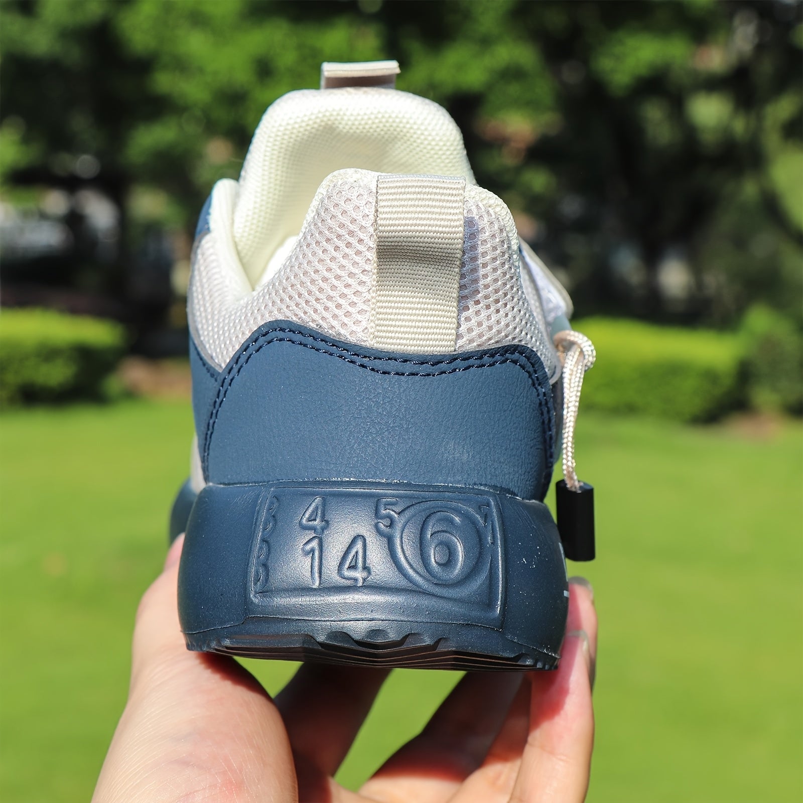 Vintage uslubidagi bolalar uchun sport basketbol poyabzallari, sozlanadigan tasmalari, engil dizayni, PU yuqori qismi, mato ichki qismi, EVA tagligi va dumaloq barmoq - tasodifiy yugurish uchun mukammal.