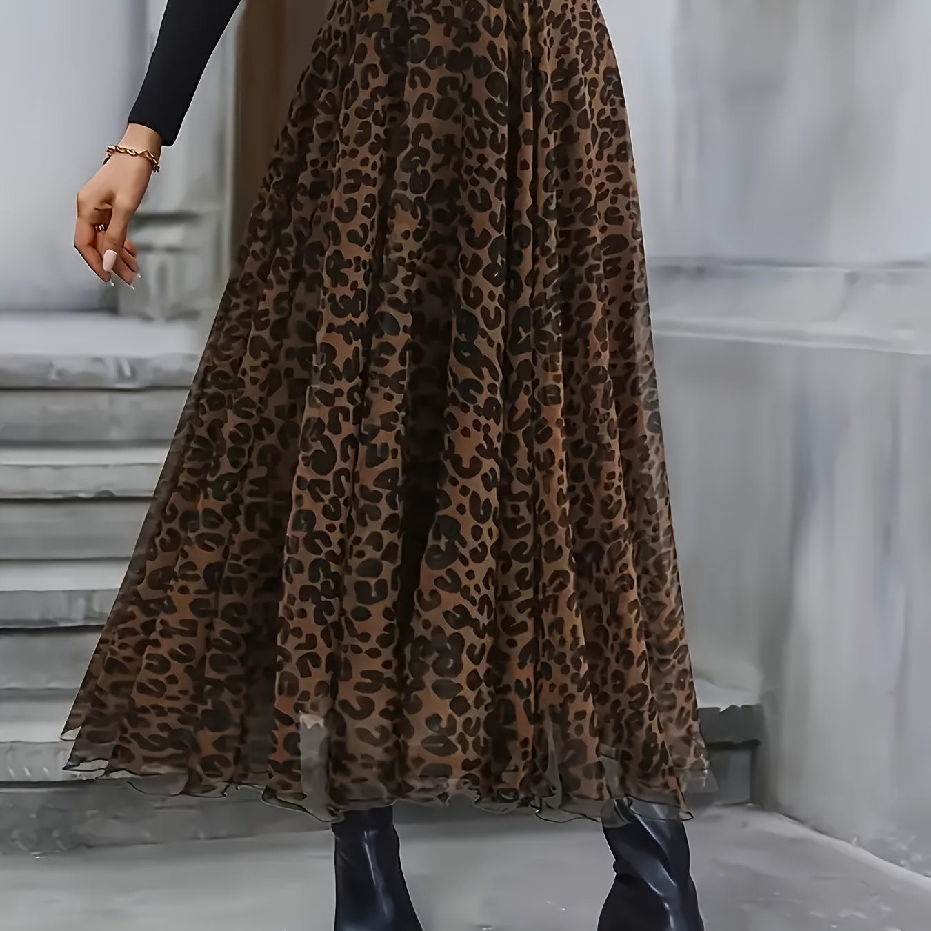 Plussiz ayollar uchun zamonaviy yuqori bel leopard naqshli tor ko'ylak, A-siluet, yirtilgan qirra va zamonaviy jigarrang rangga ega. Polyester va spandeks aralashmasidan tayyorlangan, u mashinada