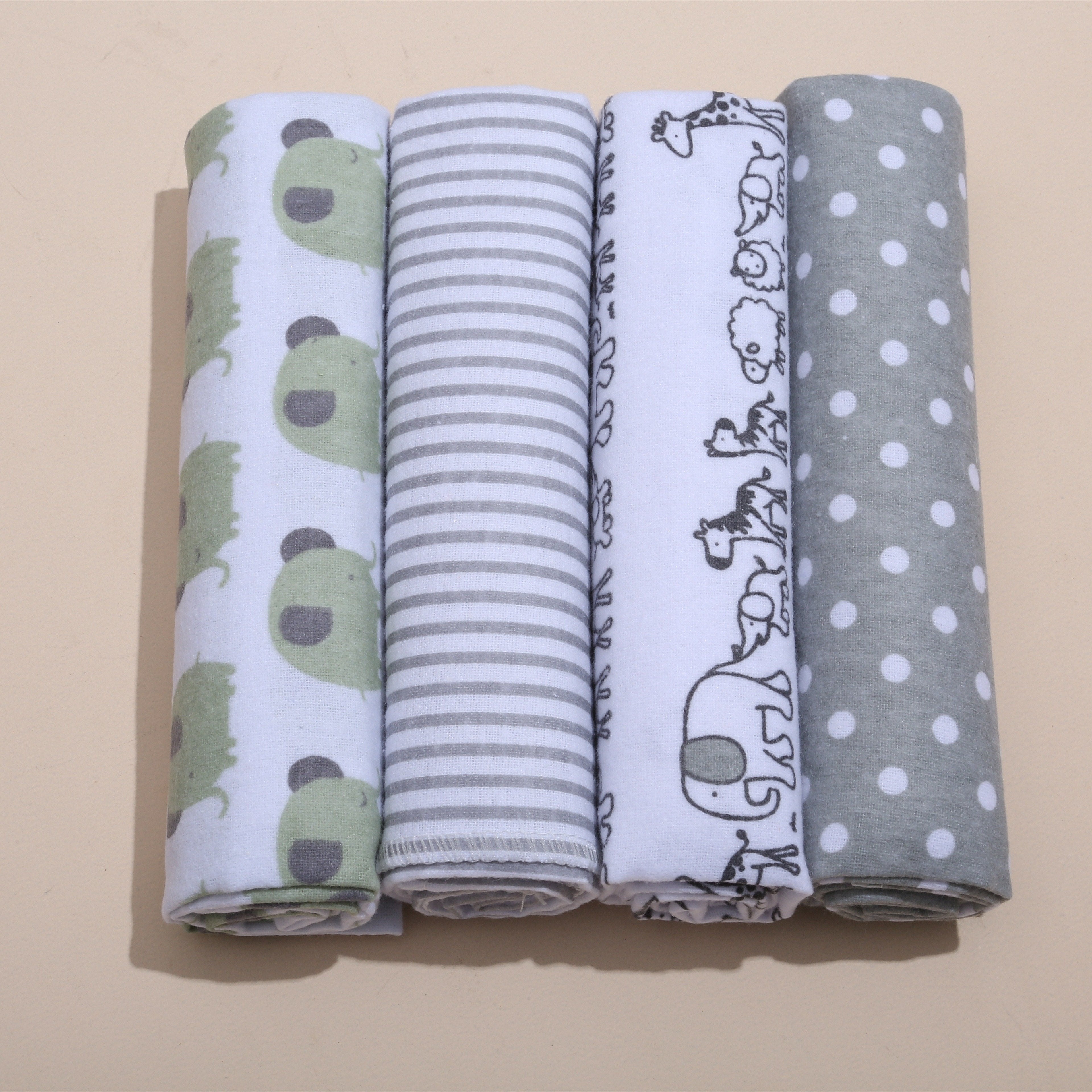 Набор из 4-х пеленок с принтом мультяшных животных для младенцев: Рекомендуется ручная стирка, Идеально для детей от 0 до 3 лет, Изготовлено из 100% хлопка