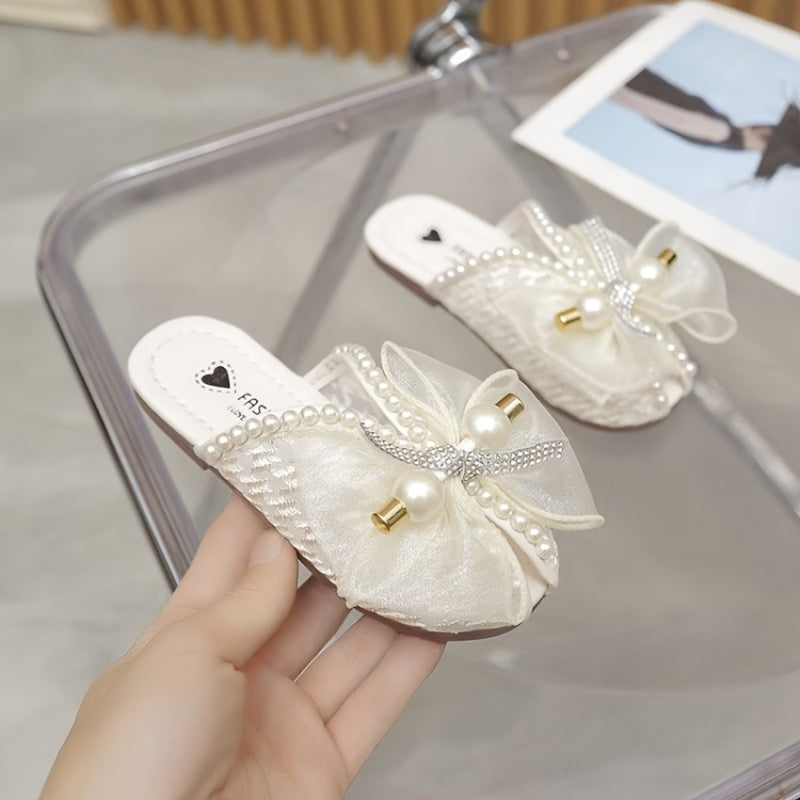 Qizlar uchun zamonaviy kamon tugmachali marvaridli ochiq barmoqli uy poyabzallari, yengil va havo o'tkazuvchi, ichki kiyish uchun.