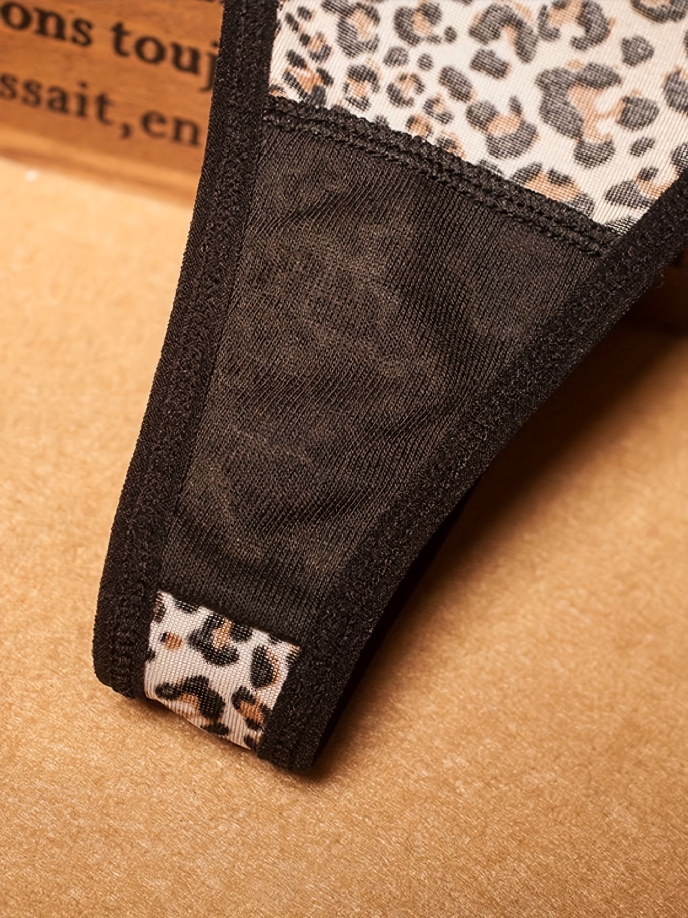 Трусики-стринги с кружевной отделкой в леопардовый принт для женщин, V-образный вырез, эластичный материал, размеры S/M/L