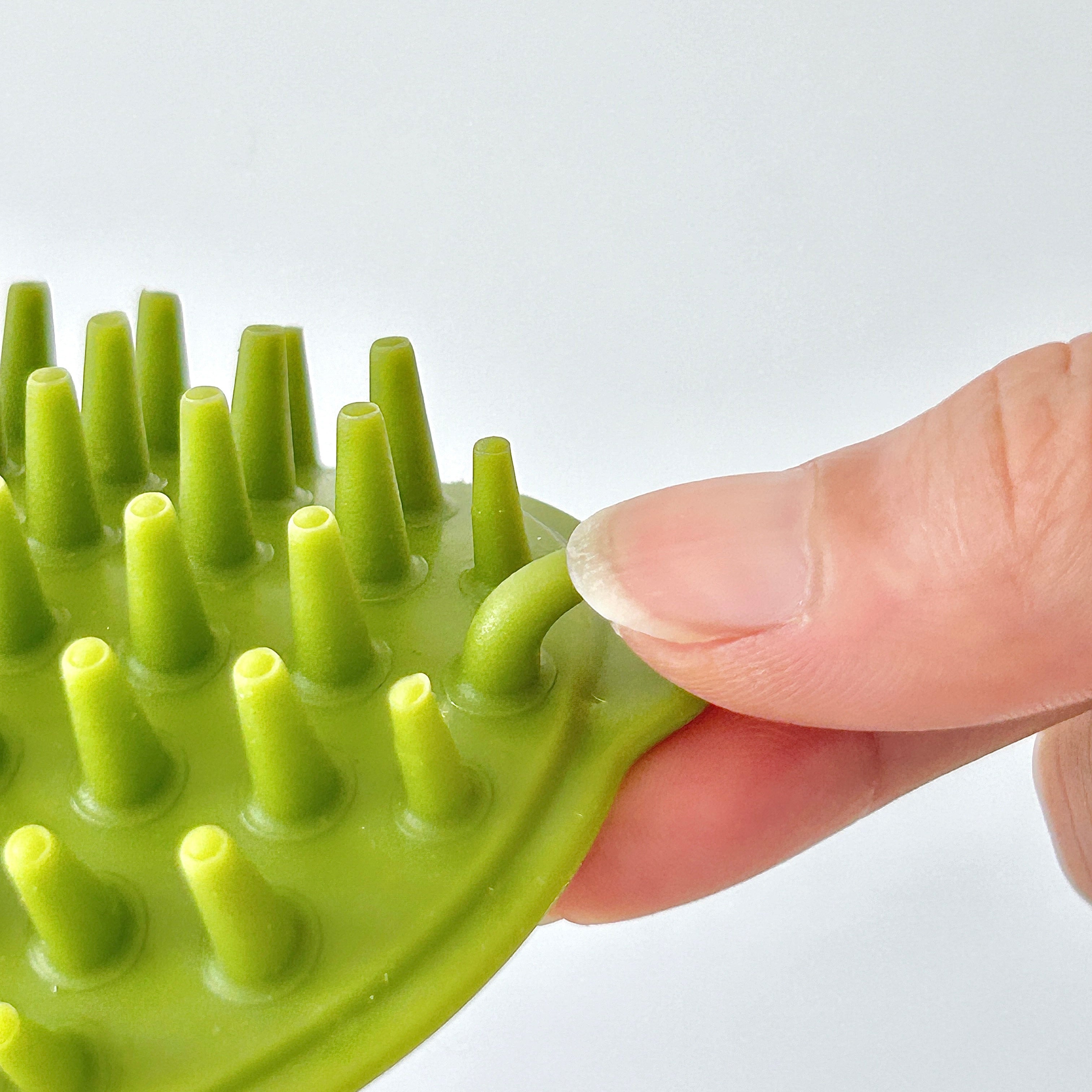 Rubber Self-Grooming Cat Scratcher Wall Mount with Flexible Bristles for Fur Removal