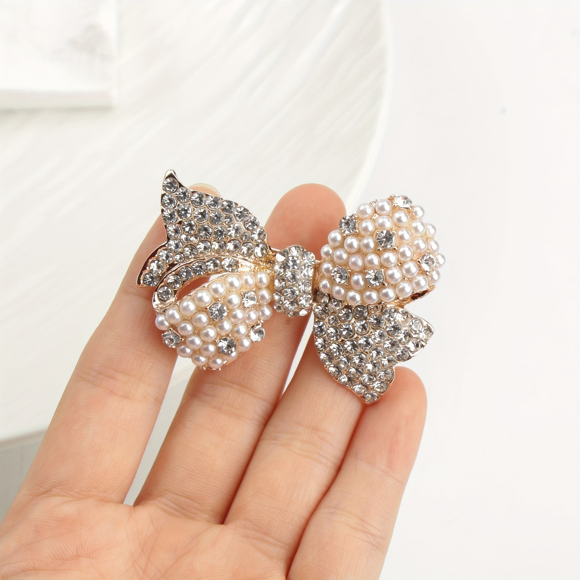 Women's Bow Brooch Rhinestone Alloy Wedding Accessory Elegant Jewelry