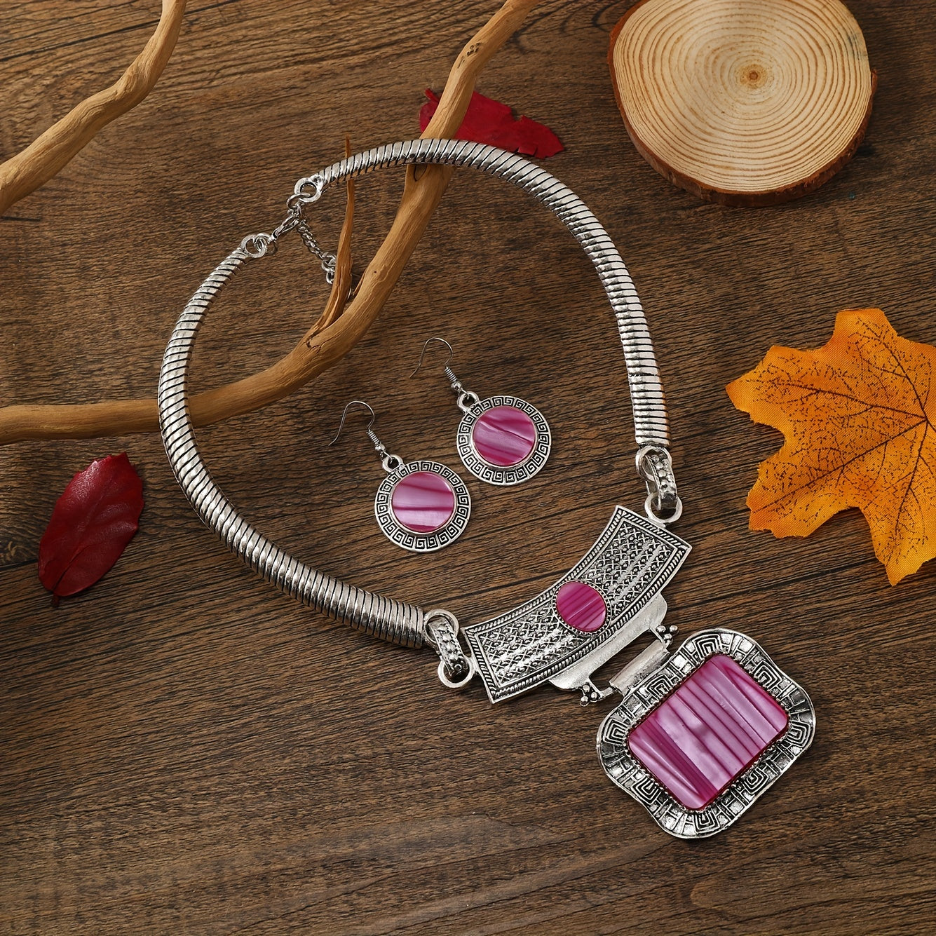 Sud Vintage Aksessuarlar To'plami, O'yilgan Uzoq Tasmali Marjon va Quloq Gullarini O'z ichiga oladi