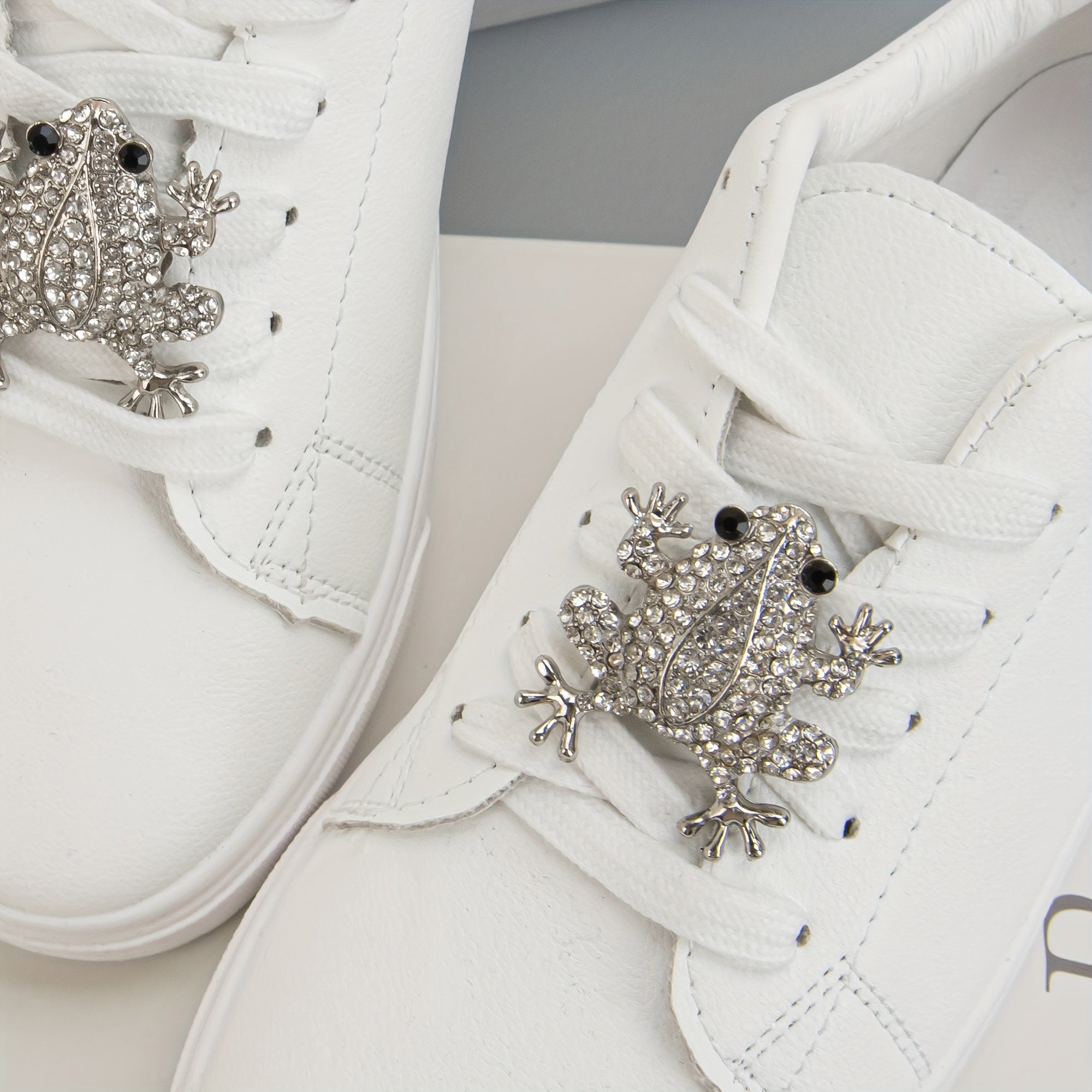 Unisex Rhinestone Embellished Frog-Shaped Shoe Decorations for Casual and Sports Shoes