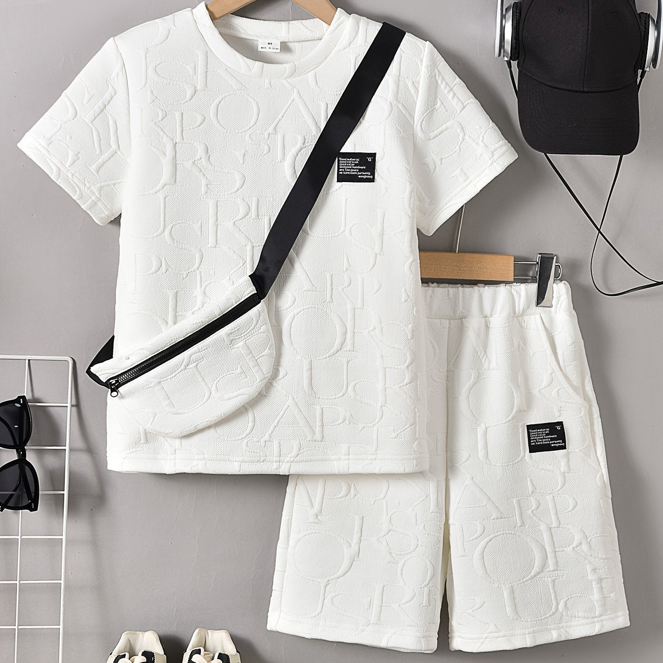 Conjunto de camiseta y pantalones cortos de verano con jacquard del alfabeto para niño