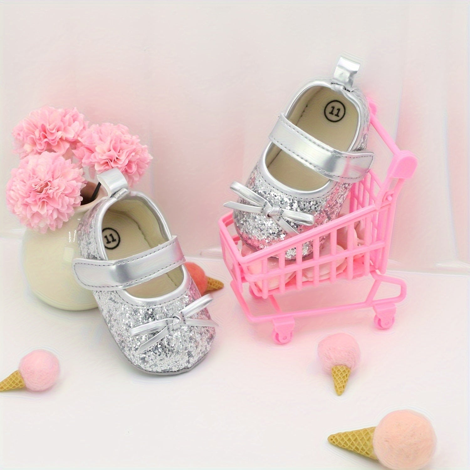 Kichkina qiz bola yurishni o'rganayotgan poyabzal, qirolicha porlashi, sirpanchiq bo'lmagan, engil, bahor, kuz, kichkina yotoqxona poyabzali