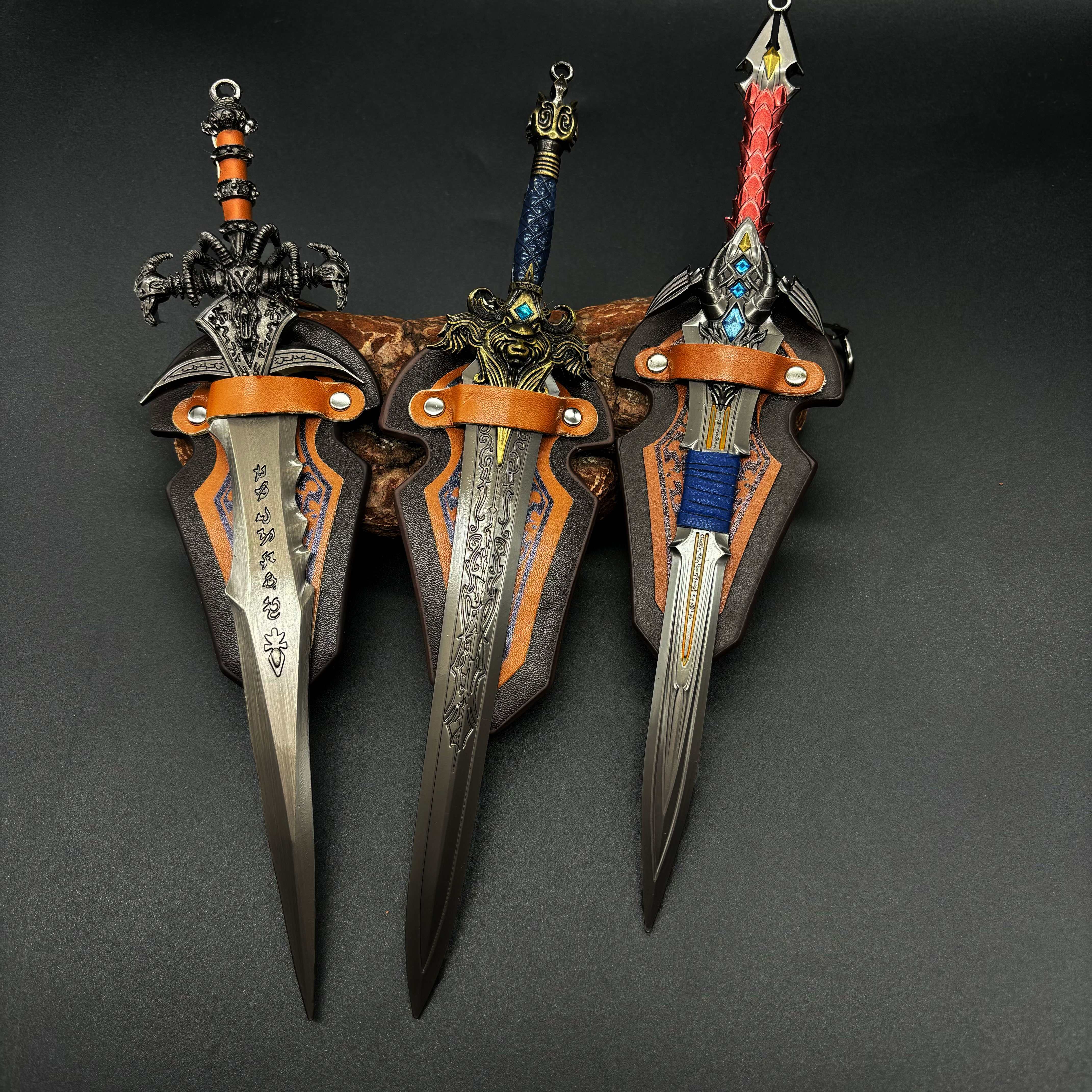 Metal Sword Keychain Retro Design Faux Leather Collectible Zinc Alloy Gift