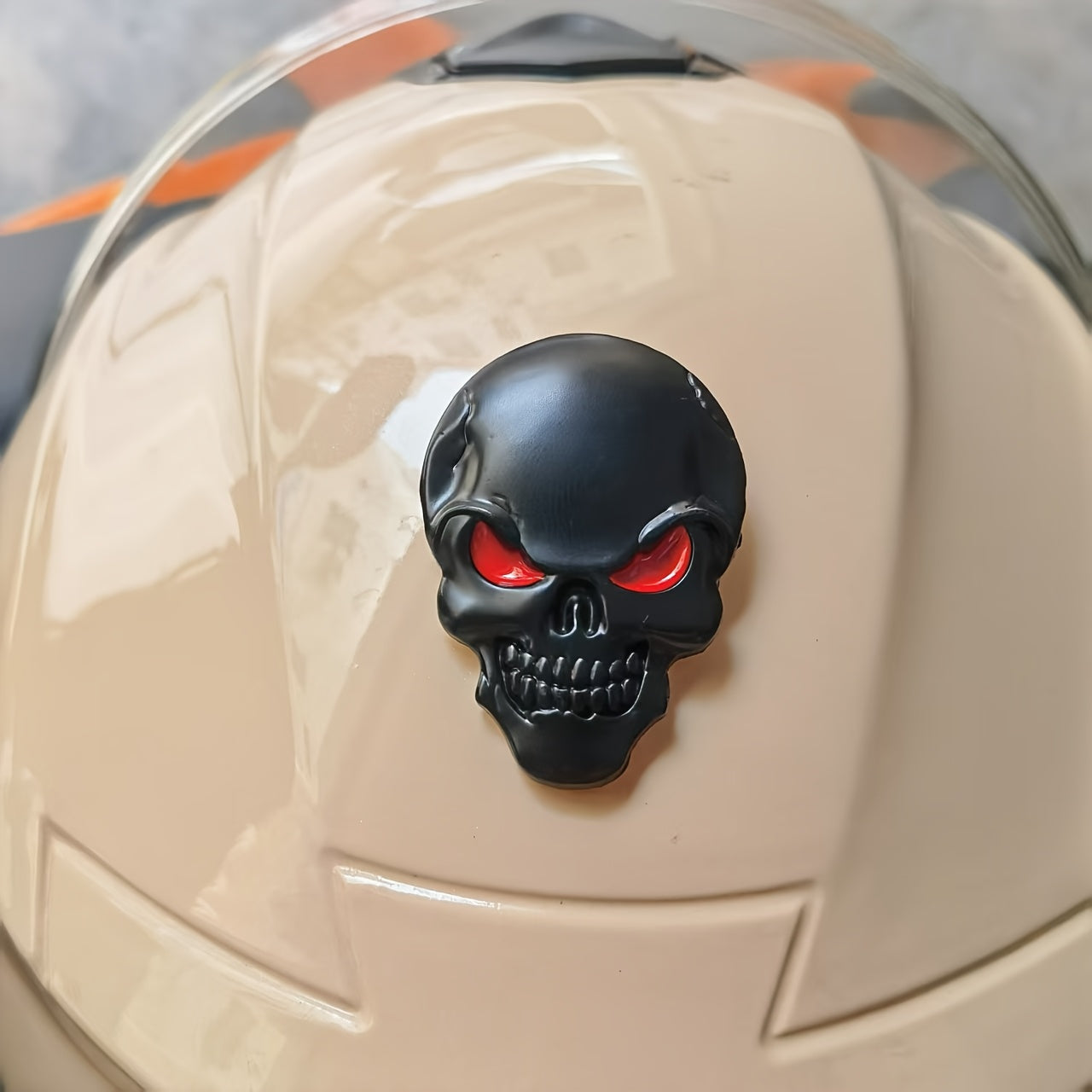 Emblema de coche calavera gótica de metal negro con ojos rojos, calcomanía duradera