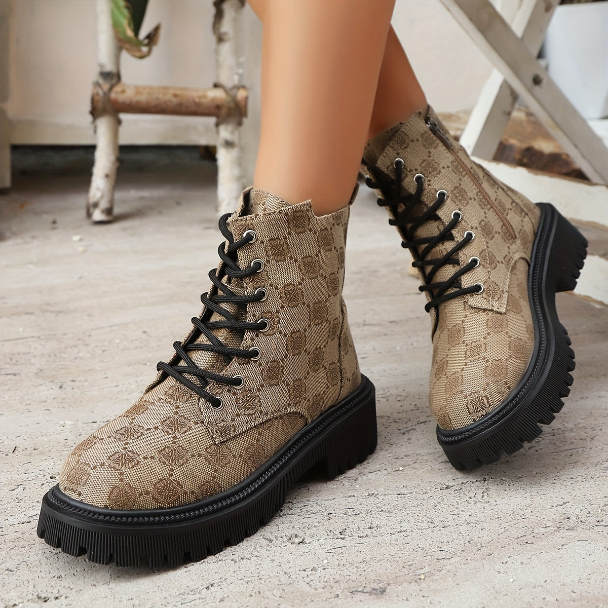 Ayollar uchun tizza yuqori poyabzal, lentalar bilan yopiladigan, sirpanishga qarshi TPR taglikli, yostiqlangan, qora, barcha mavsumlar uchun