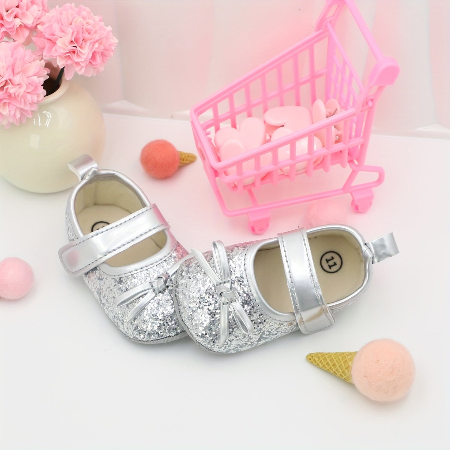 Kichkina qiz bola yurishni o'rganayotgan poyabzal, qirolicha porlashi, sirpanchiq bo'lmagan, engil, bahor, kuz, kichkina yotoqxona poyabzali