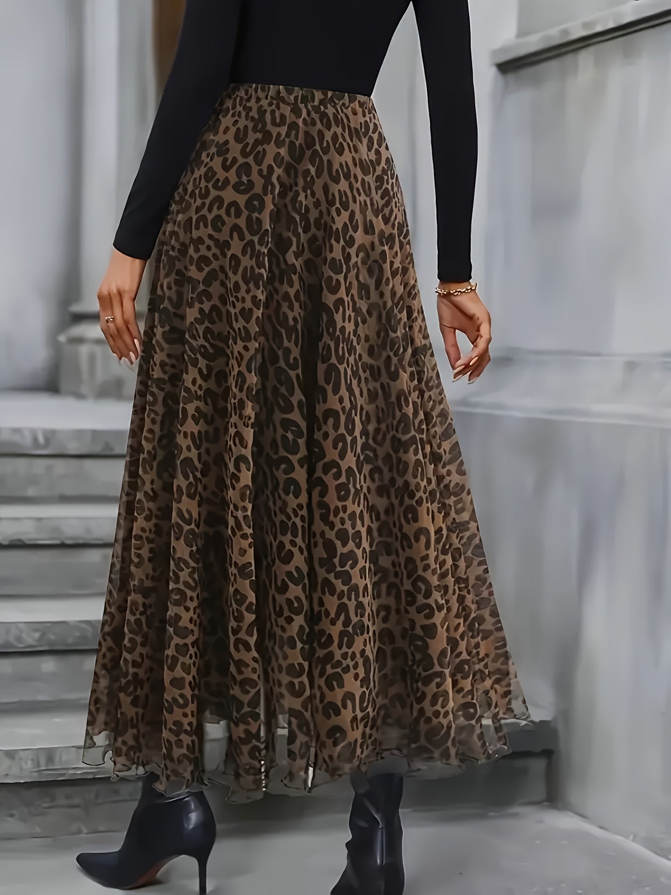 Plussiz ayollar uchun zamonaviy yuqori bel leopard naqshli tor ko'ylak, A-siluet, yirtilgan qirra va zamonaviy jigarrang rangga ega. Polyester va spandeks aralashmasidan tayyorlangan, u mashinada