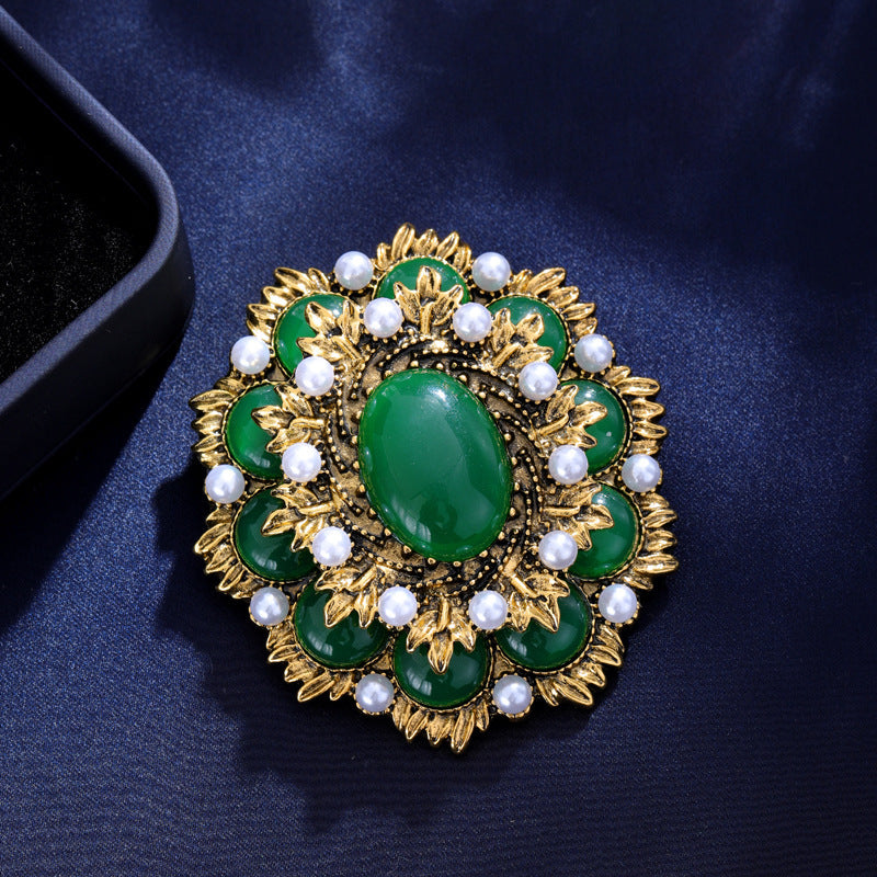 Women’s Baroque Style Brooch Rhinestones Pearl Retro Palace Emblem Jewelry