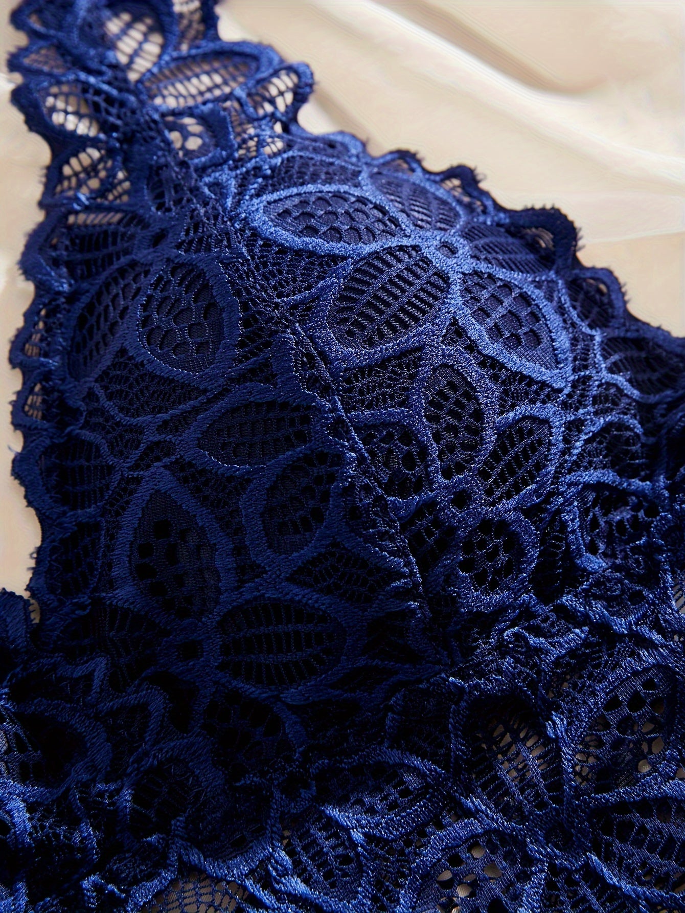 3-qismli romantik gullar bilan bezatilgan dantel ichki kiyim to'plami ayollar uchun