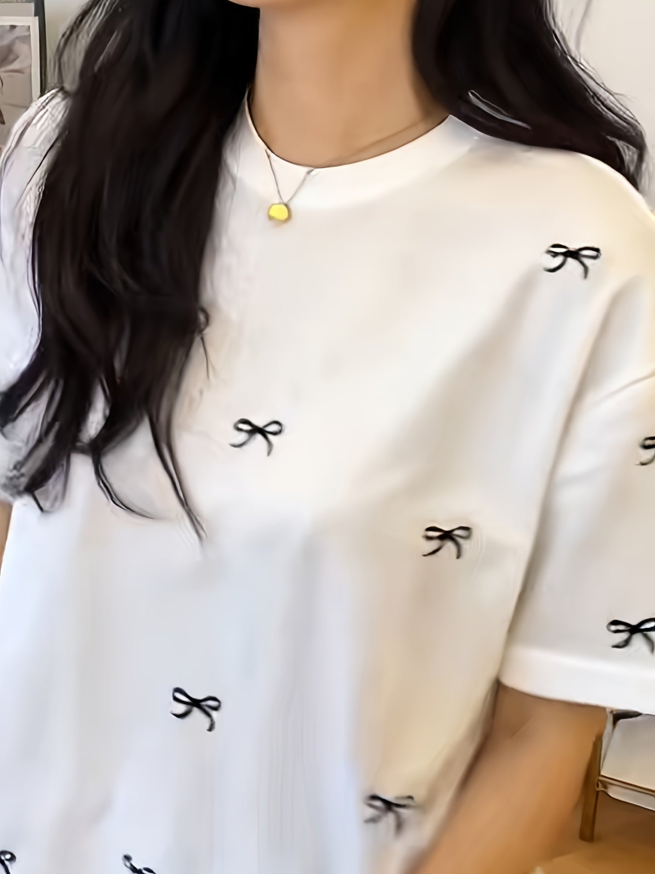 Plus Size Women's White T-Shirt with Black Ribbon Print Casual Crew Neck