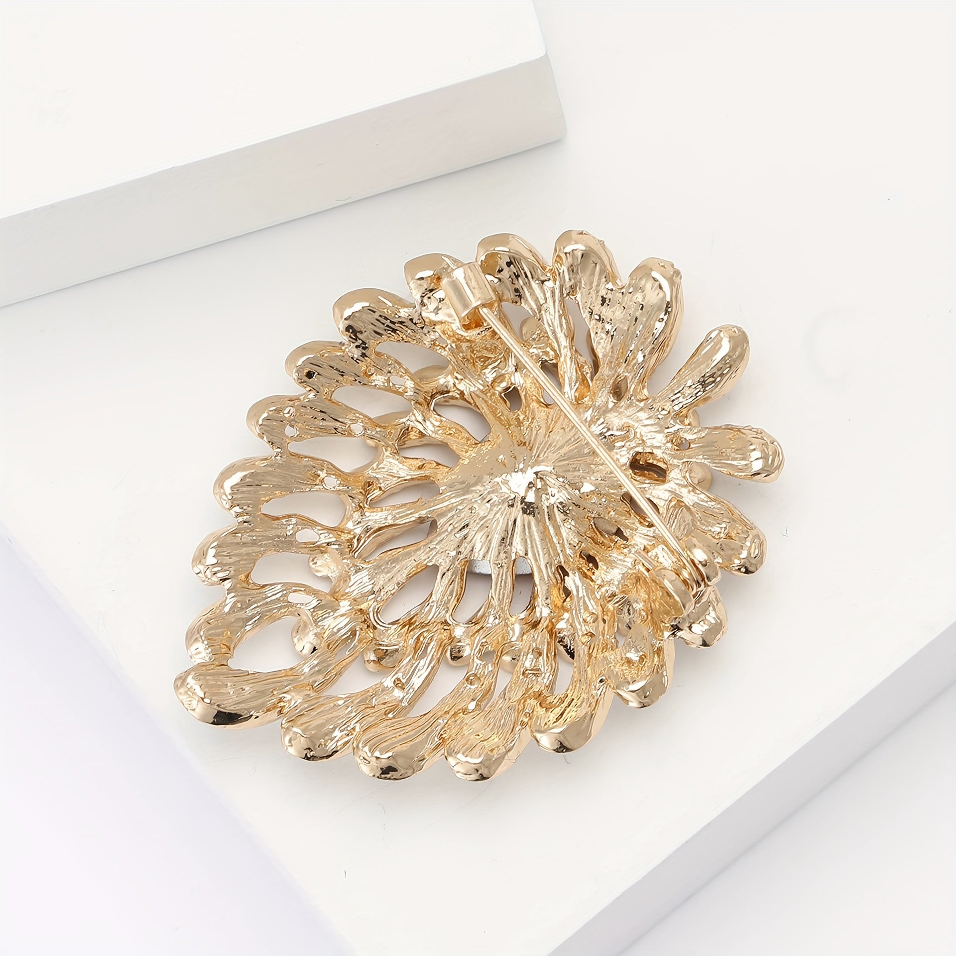 Women’s Heart-Shaped Alloy Brooch with Rhinestone Tassel Fireworks for Suits and Cardigans