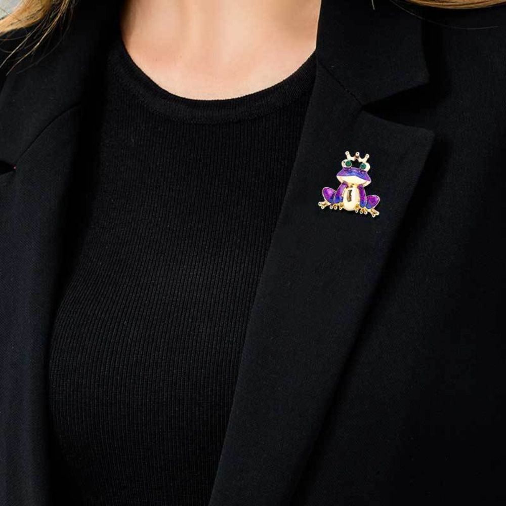 Эмалевый брошка-булавка "Сказочные Крылья" с лягушкой и короной - Идеально для вечеринок и повседневной носки, готовый к подарку милый двухцветный животный лацкан.