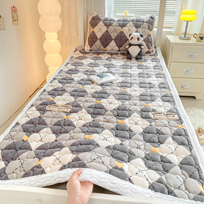 Soft Velvet Bedding Protector Hypoallergenic Breathable Flannel Cover for Autumn Winter