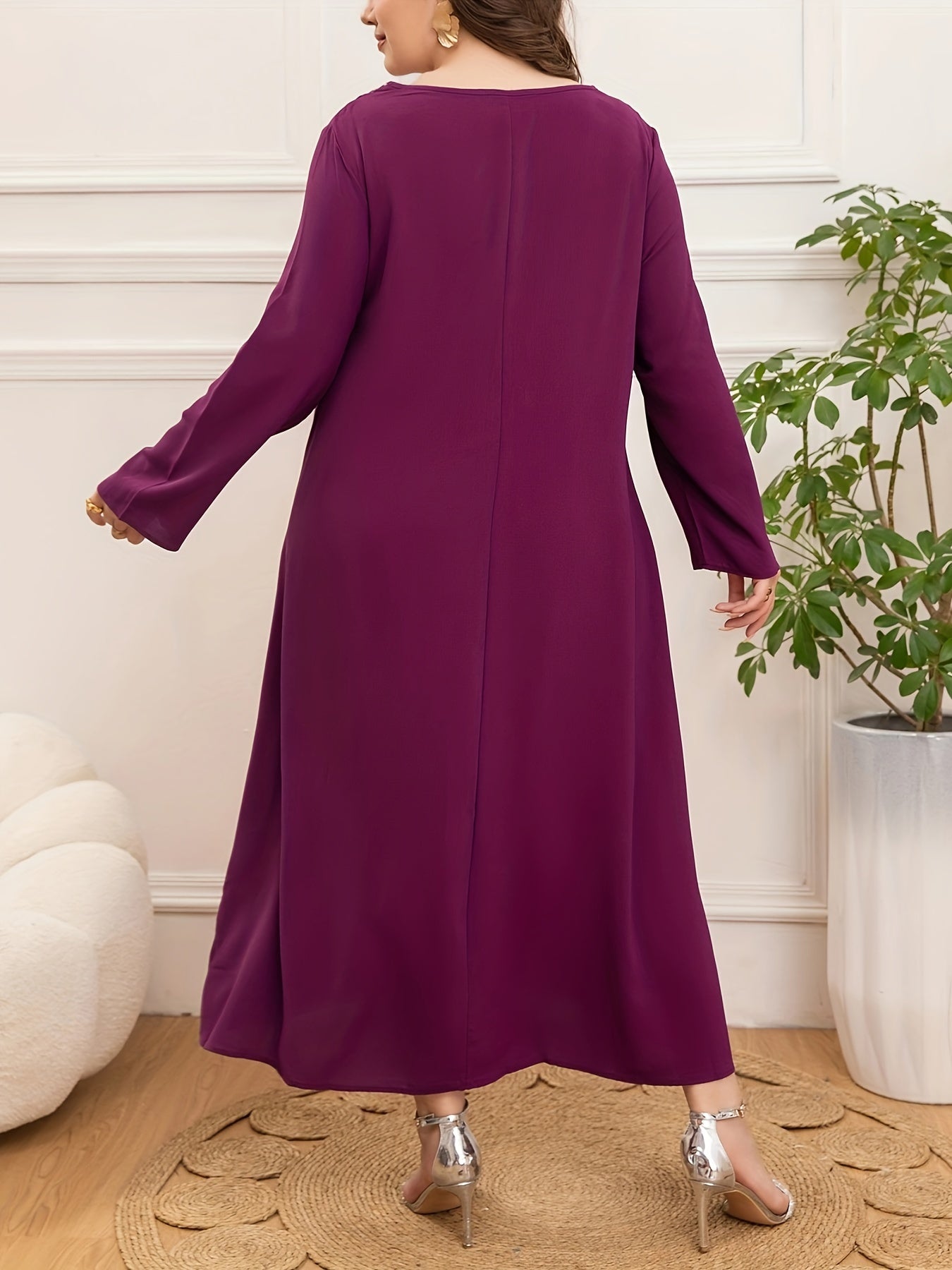 Ayollar uchun kattaroq o'lchamdagi V-yengli tunik kiyiq, polyester, barcha mavsumlar uchun mos, erkin fit