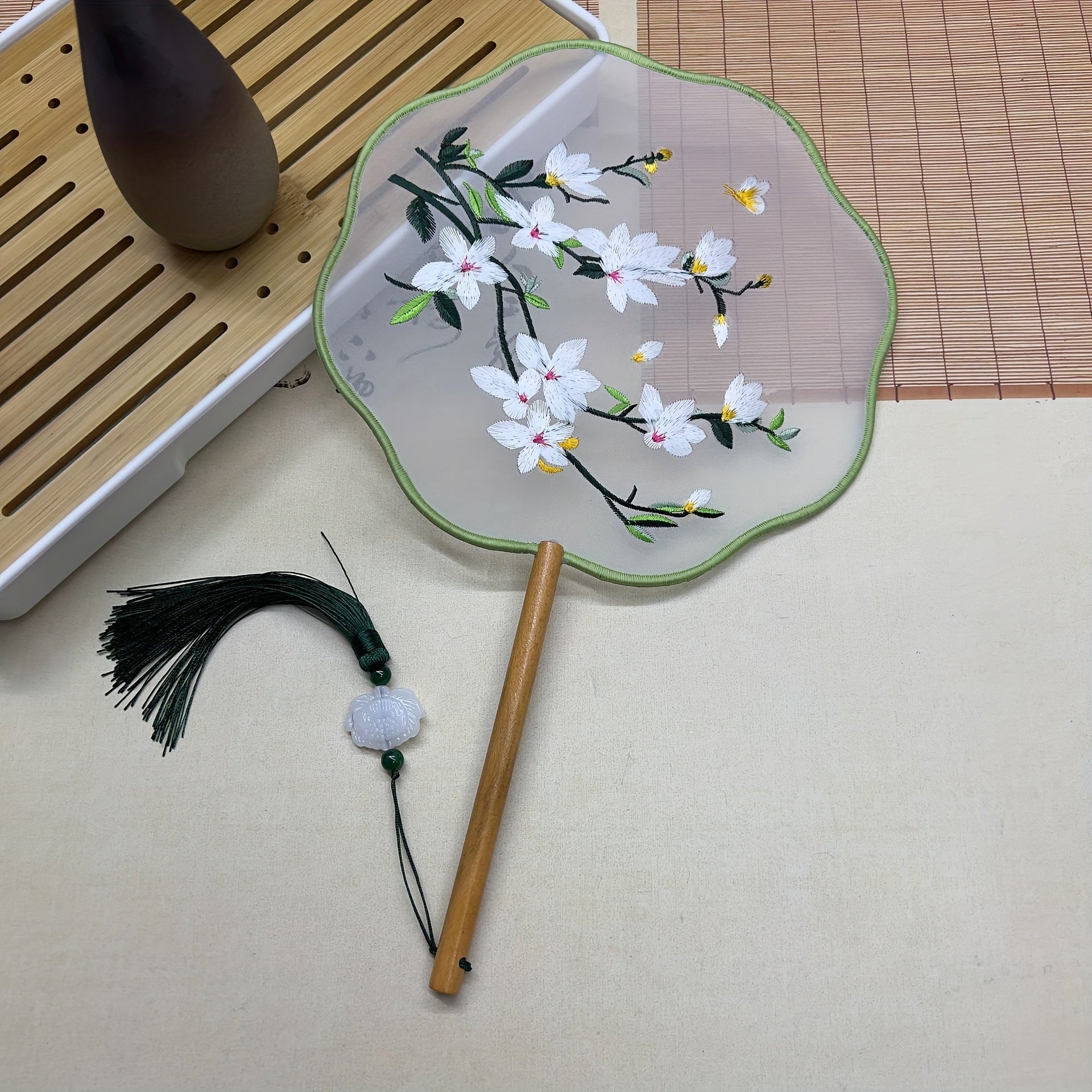Fan de mano de estilo chino bordado con mango de madera para danza y manualidades