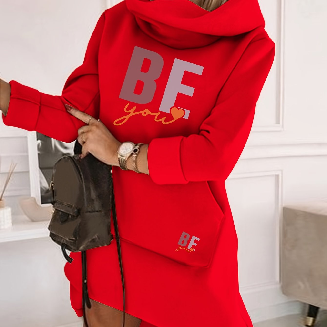 Ayollar uchun 100% polyester to'qima matodan tayyorlangan kapuchonli tunika ko'ylak, geometrik naqsh, appliqué tafsilotlari bilan, bahor, yoz va kuz uchun ideal.