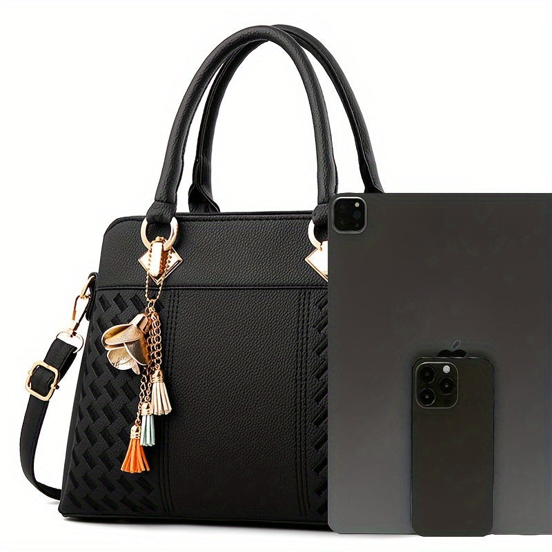 Черная сумка-тоут из змеиной кожи с quilting, молнией и регулируемым ремнем