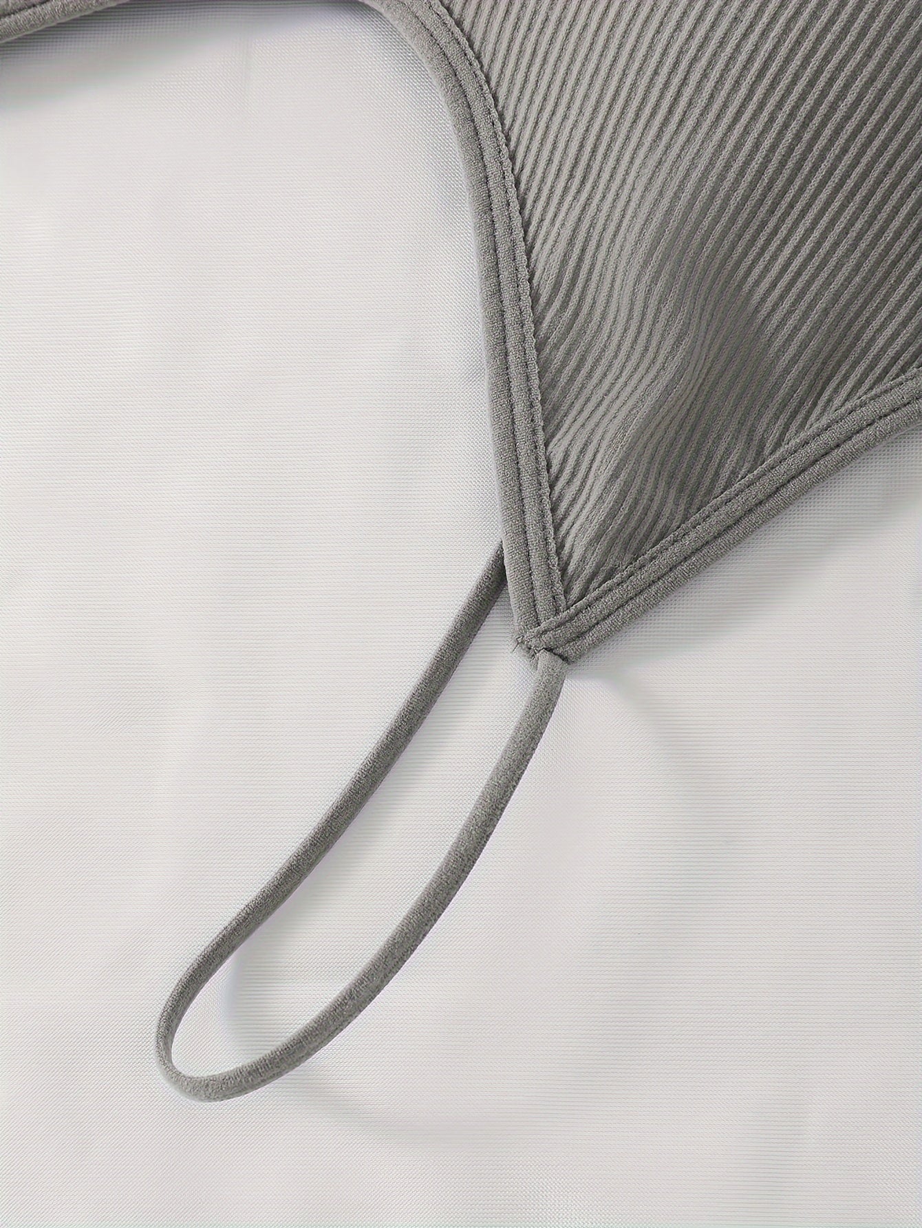 Yassi rangli ribbed crop top brass, qulay va nafas oladigan, ayollar uchun ichki kiyim.