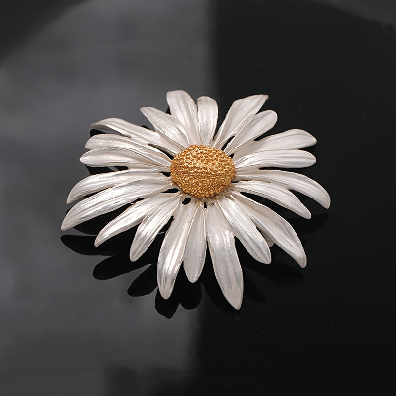 Small Daisy Brooch in Retro Style Silver Anti-Glare Elegant Jewelry