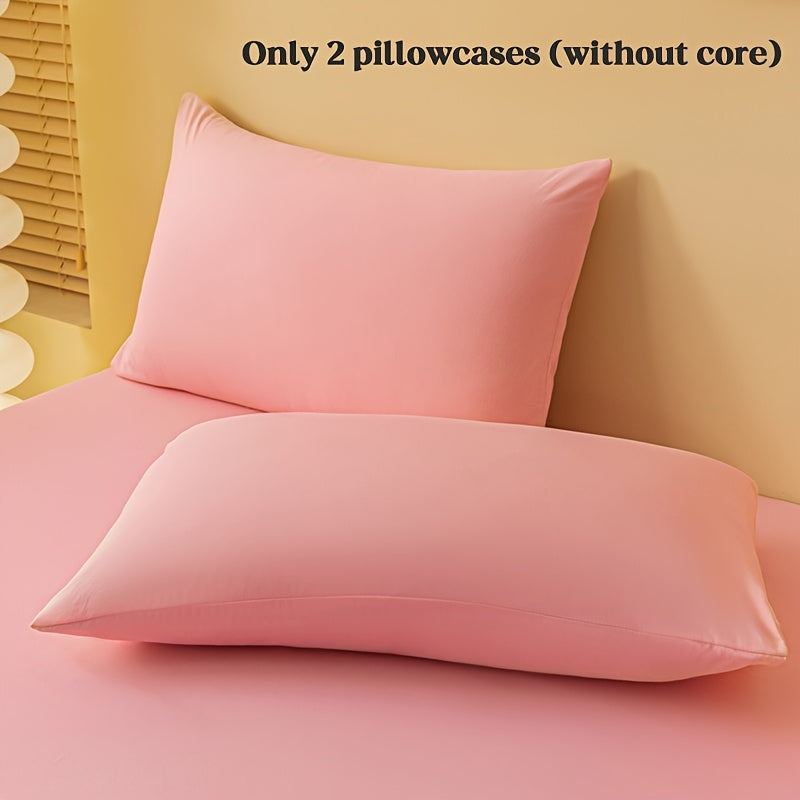 2 ta yostiq qopqog'i, bir rangda, yumshoq va qulay polyester materialidan tayyorlangan, konvert yopilishi bilan, yuvish mashinasida tozalash oson, 90gsm, yotoqxona, mehmonxona yoki mehmonxona to'shagi uchun ideal.