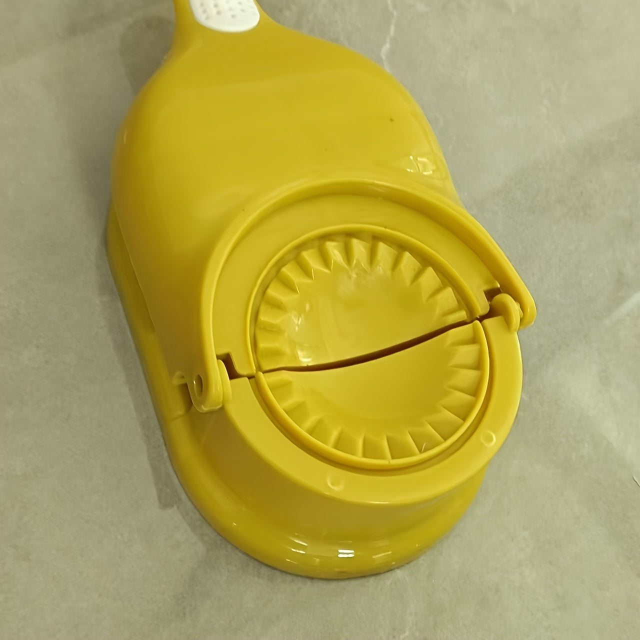 Plastic Manual Dumpling Press Mold for Home Kitchen, Handheld Ravioli Maker