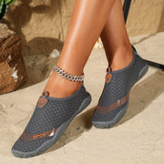 Ayollar uchun rezina tagli ochiq havoda suv poyabzali nafas oluvchi tez quriydigan yopishqoqsiz