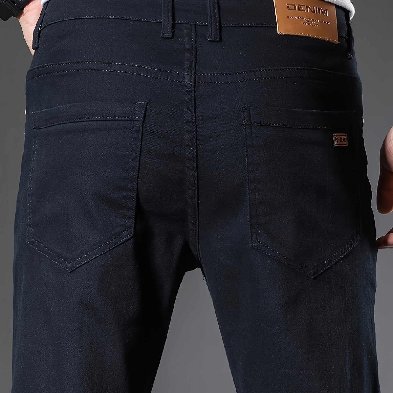 Erkaklar uchun tasodifiy denim jinsi shimlar, chuqur ko'k rangda, paxta aralashmasidan, oddiy kesimda, to'g'ri oyoq, tugma yopish, yuvilgan ko'rinish, belsiz, o'rta bel, barcha mavsumlar uchun, kattalar o'lchovlari.