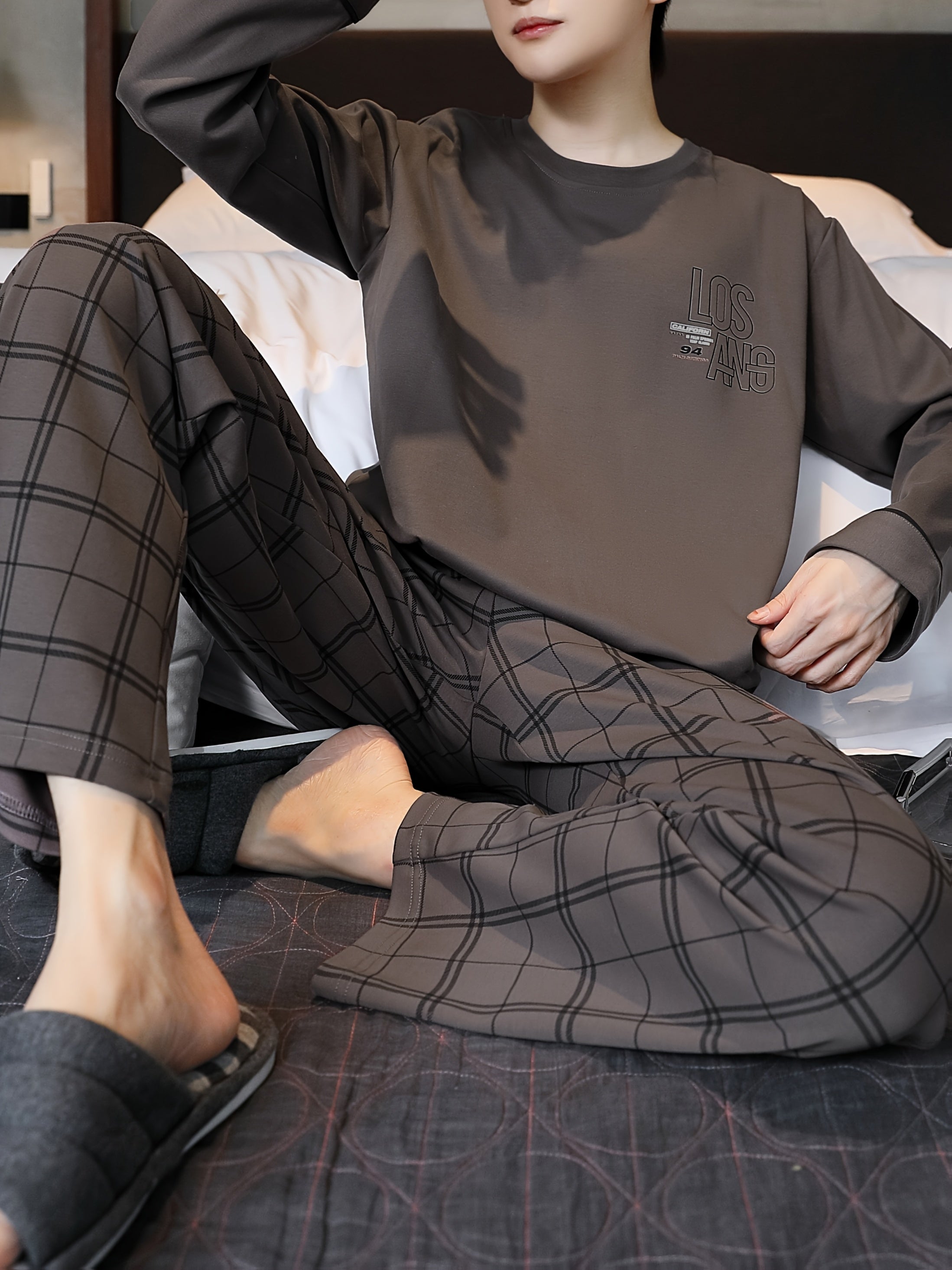 Conjunto de pijama de cuadros para hombre, de punto de poliéster, manga larga, cuello redondo, ropa de dormir y descanso