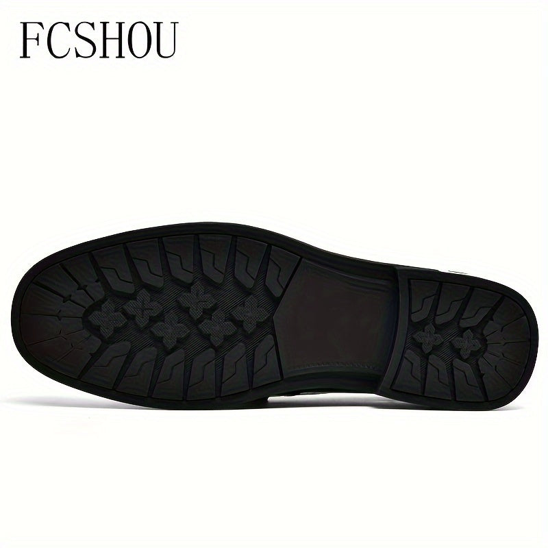 Katta o'lchamdagi erkaklar uchun bir rangli bo'lak teridan tayyorlangan, qulay yumshoq taglik va sirpanmaydigan mustahkam dizaynga ega slip-on loafer poyabzallari - tasodifiy yurish uchun mukammal.