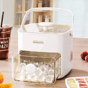 Máquina de hielo portátil de mano blanca y marrón compacta, sin batería, de gran capacidad