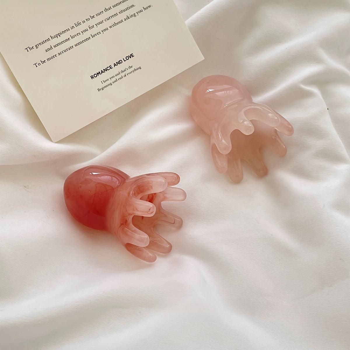 Portativ Octopus bosh massaj qiluvchi taroq, dam olish, soch o'sishi va meridianlarni bo'shatish uchun, binafsha, pushti va amber ranglarida mavjud.