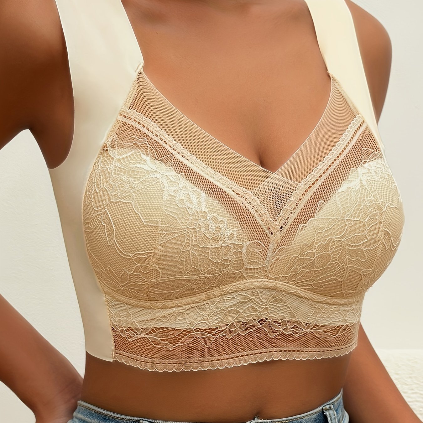 Seamless Lace Bralette in Brown with Floral Lace Detail Full Coverage Wireless Push-Up Nylon Blend