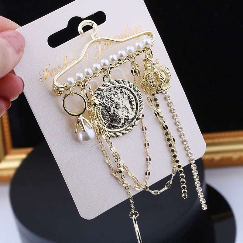 Стильная кристальная брошь-цветок с цепочкой - универсальный аксессуар для свадеб и пальто