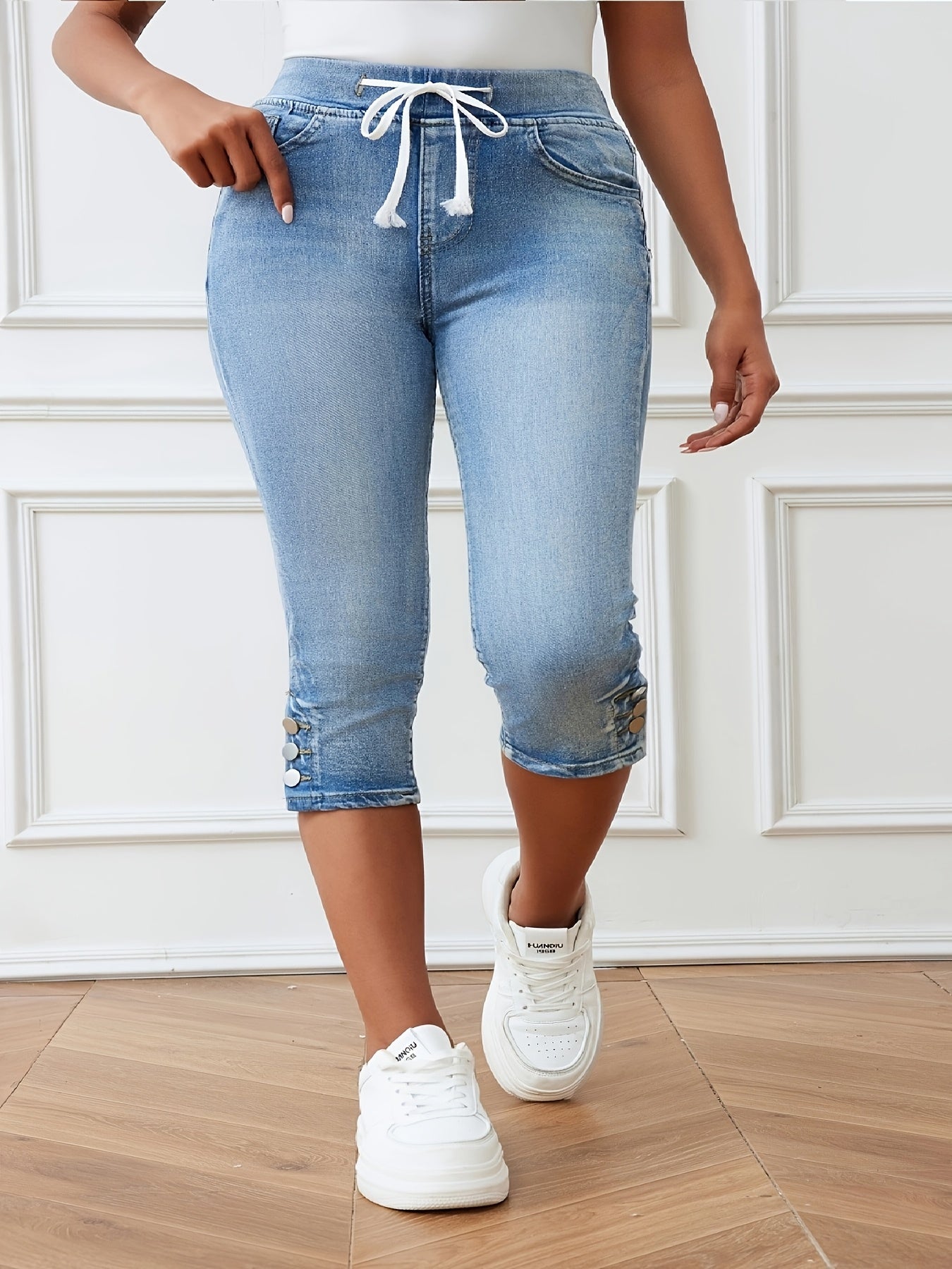 Jeans capri de talla grande para mujer con cintura alta y color azul claro con elastano y bolsillos