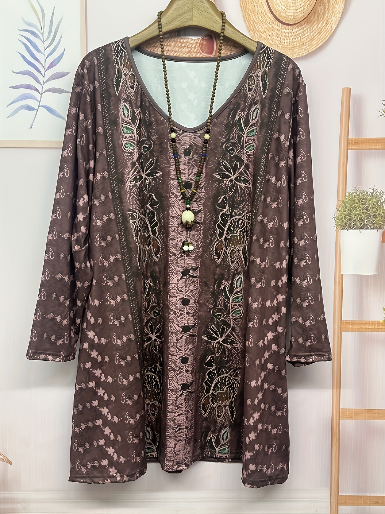 Plus Size Oversized Top With Retro Print and Comfortable Fit