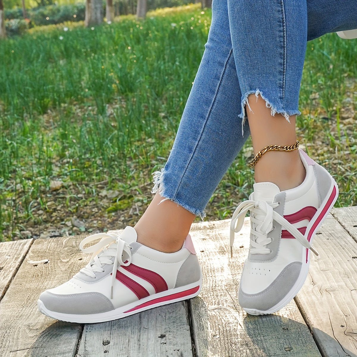 Women's Casual Lace-Up Sneakers Breathable Low-Top Running Shoes White