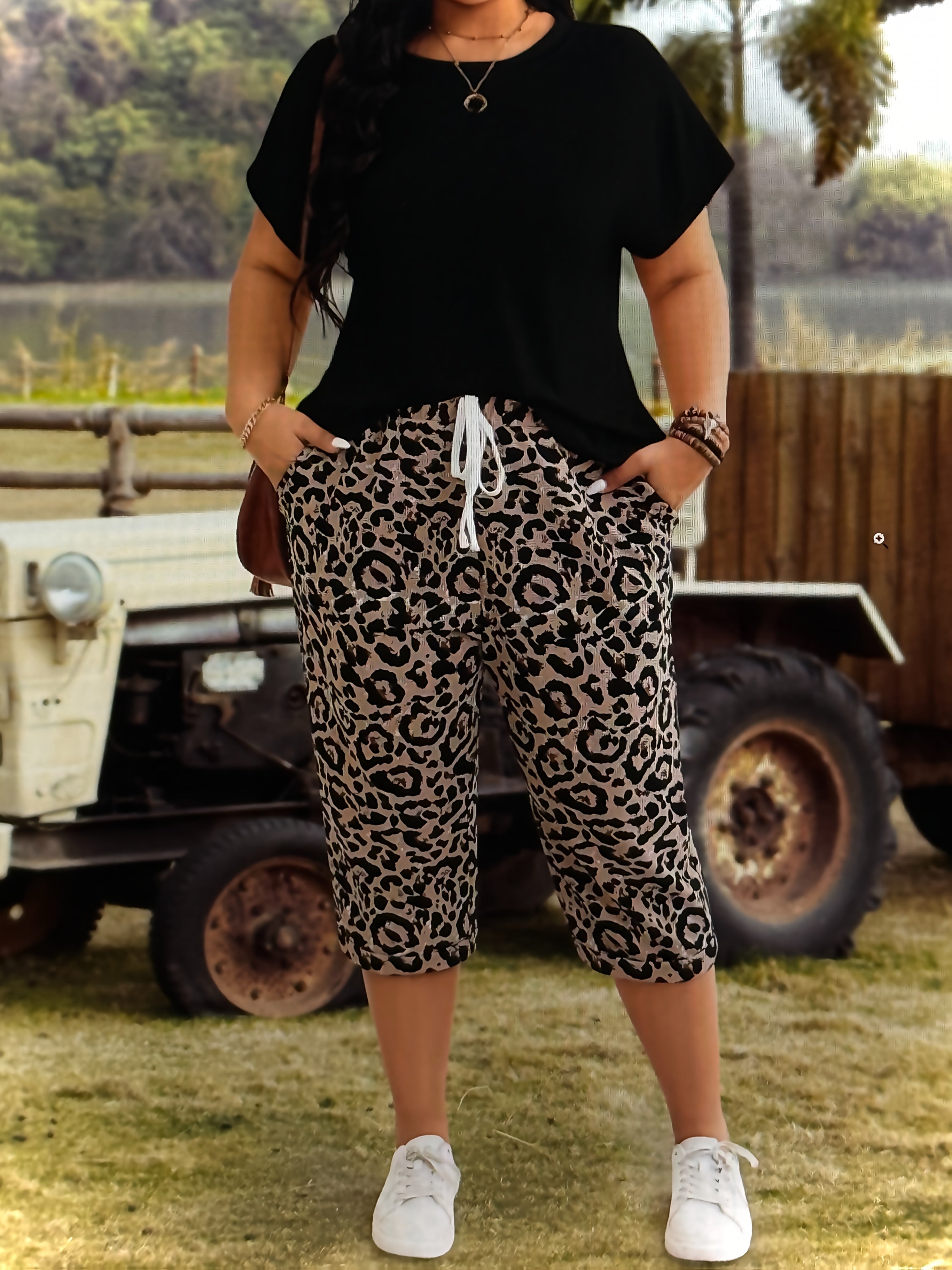 Plus Size Women's Matching Top and Pants Set with Round Neck Short Sleeves